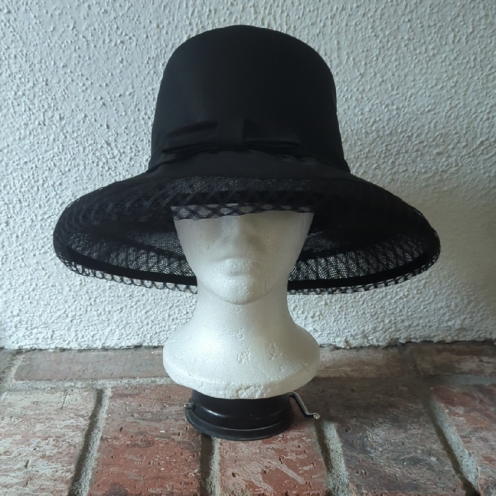 Elegant Black Wide-Brim Hat
